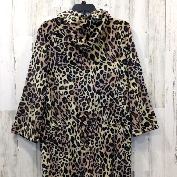 1230 Soft & Cozy Leopard Plush Hooded Onesie - Picture 4 of 8